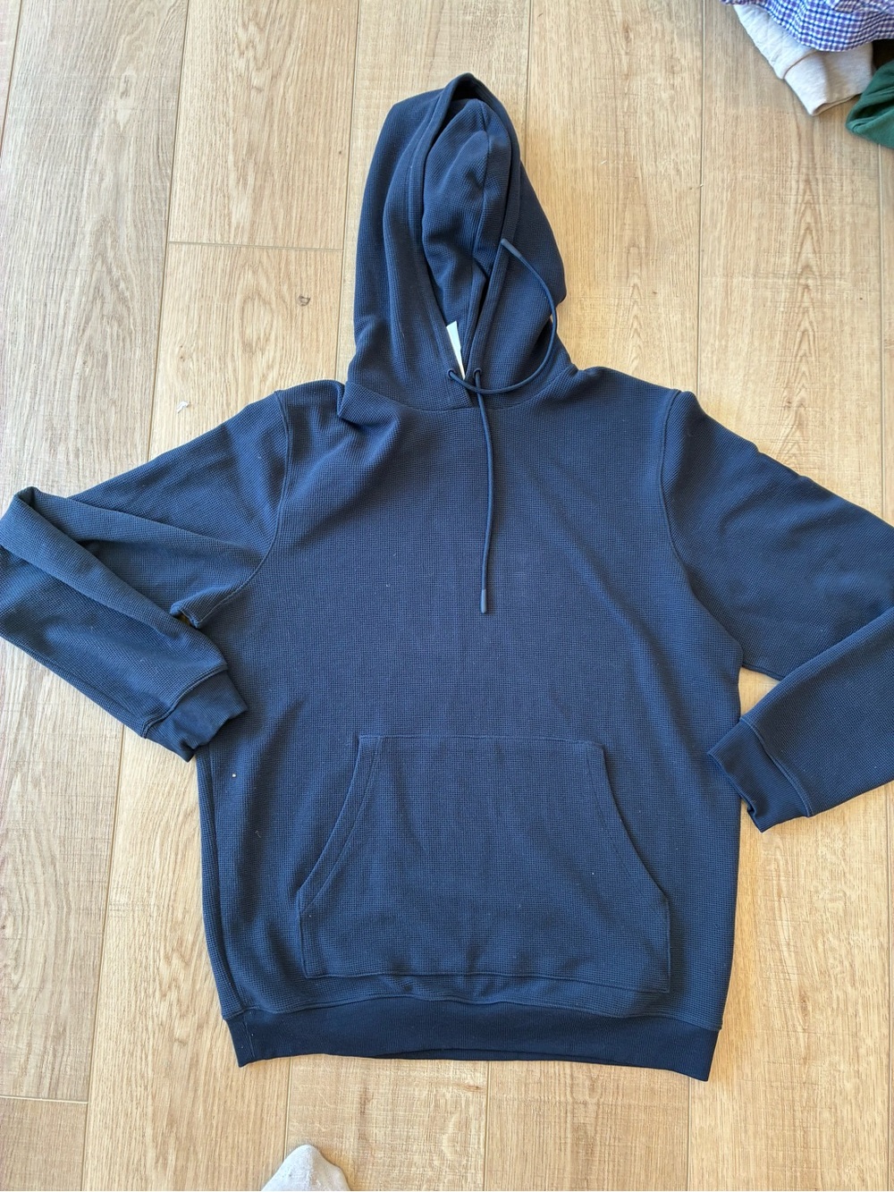 Alo Yoga Men’s navy blue waffle knit hoodie pouch pocket EUC performance